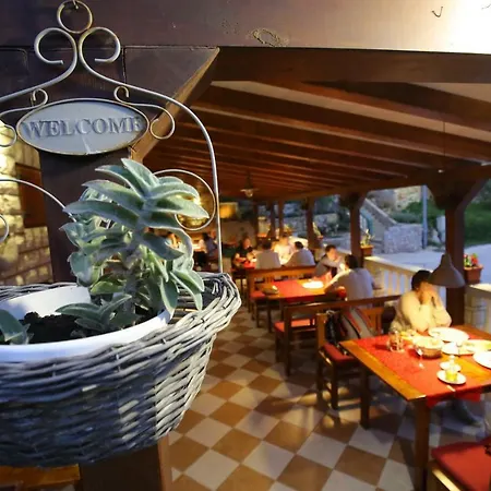 And Roko Guest house Zaglav