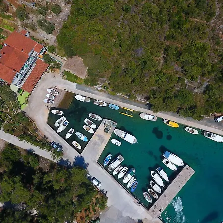 And Roko Pensión Zaglav