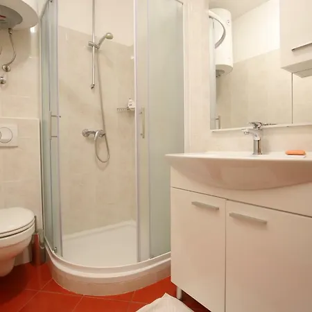 And Roko Pensión Zaglav