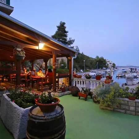 Gostinjska kuća And Roko 4*