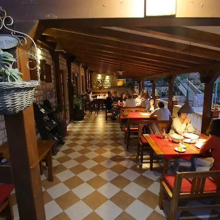 Gostinjska kuća And Roko 4*