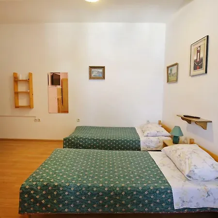 Pensión And Roko Zaglav