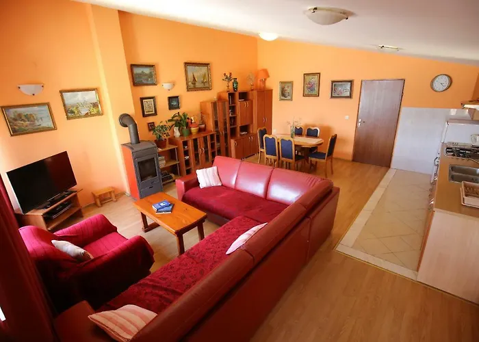 招待所 And Roko 4*