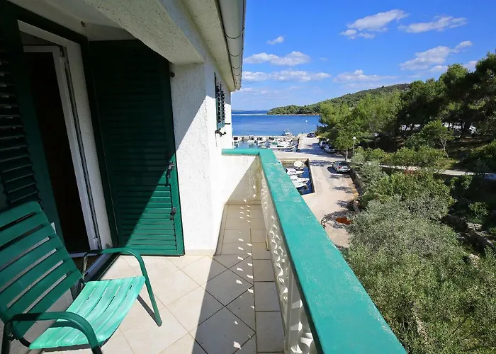 And Roko 招待所 Zaglav