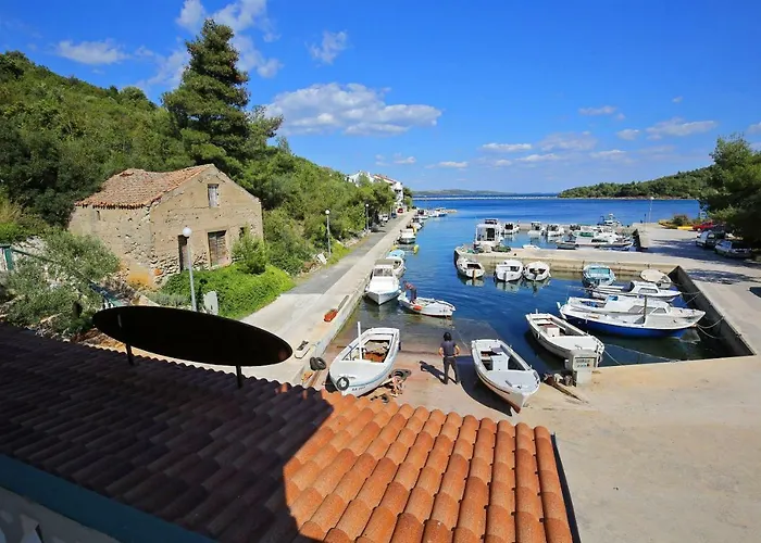 招待所 And Roko 4*