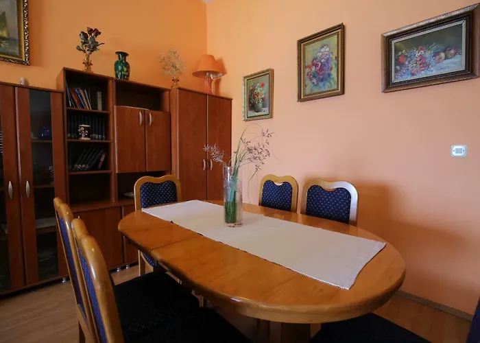 招待所 And Roko 4*