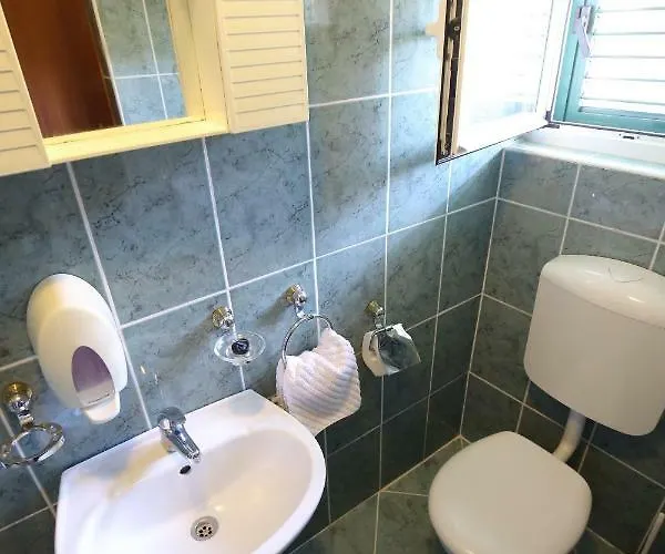 And Roko 招待所 Zaglav