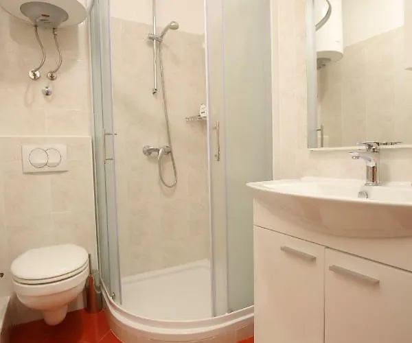 And Roko 招待所 Zaglav