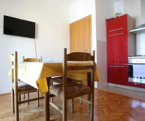 And Roko 招待所 Zaglav