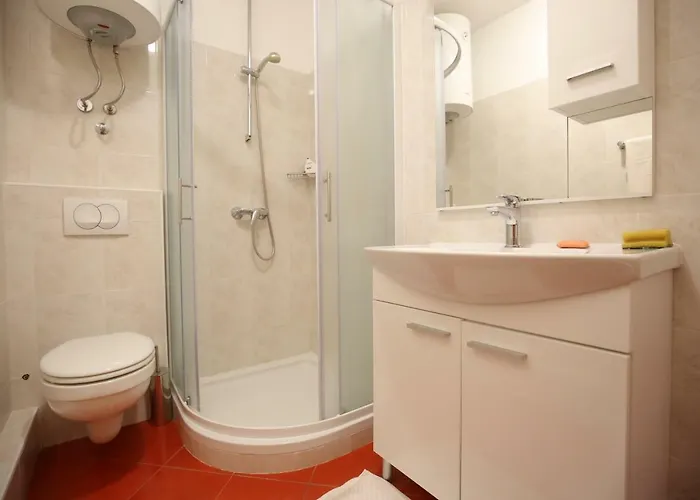 And Roko 招待所 Zaglav