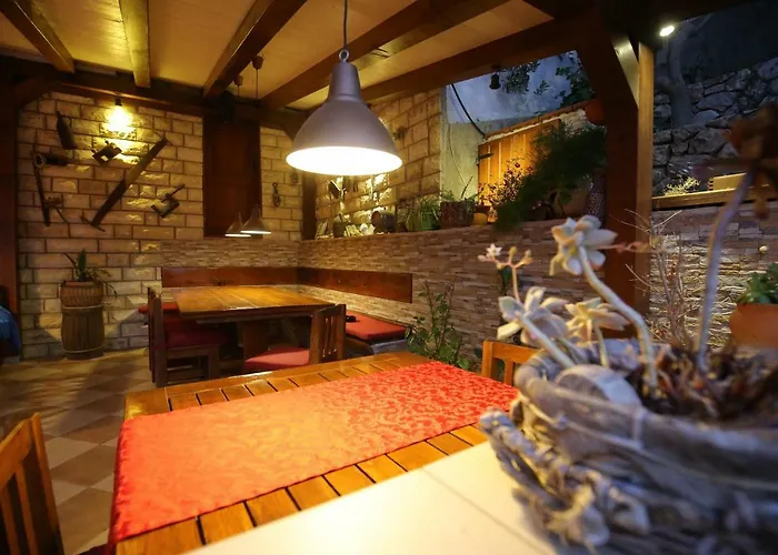 招待所 And Roko 4*