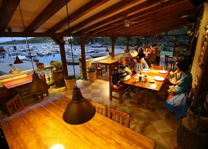 招待所 And Roko 4*