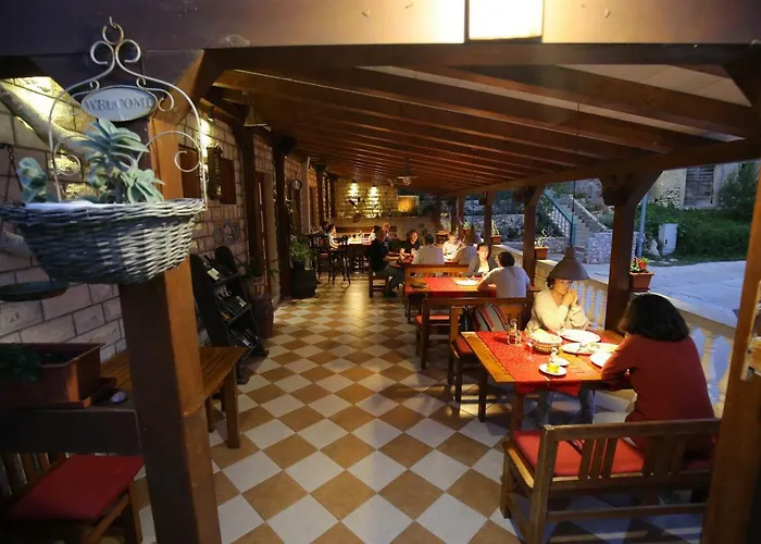 招待所 And Roko 4*