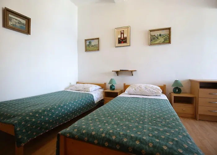 And Roko 招待所 4*